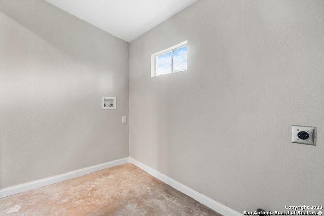 Image 11 of 20 For 407 Lovera Blvd