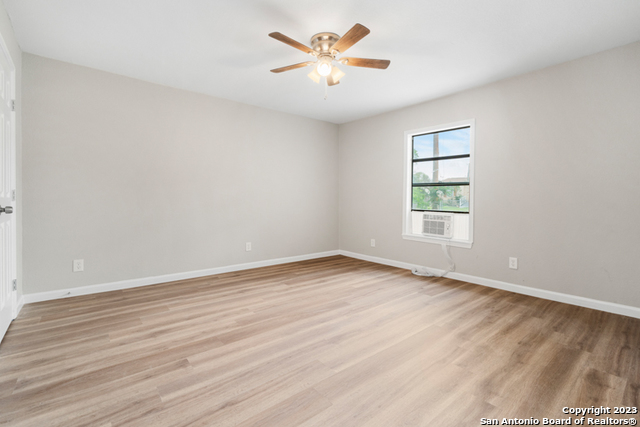Image 12 of 20 For 407 Lovera Blvd