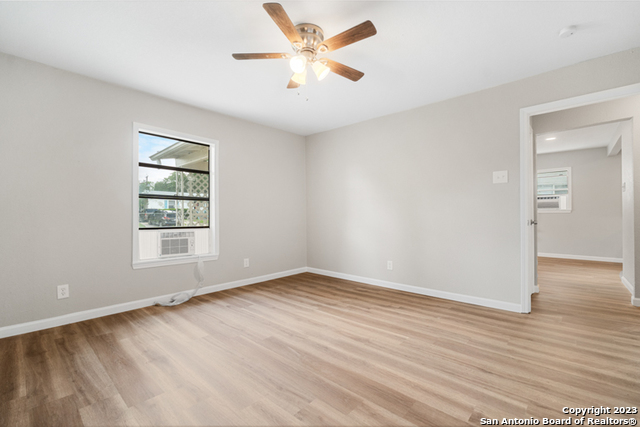 Image 13 of 20 For 407 Lovera Blvd