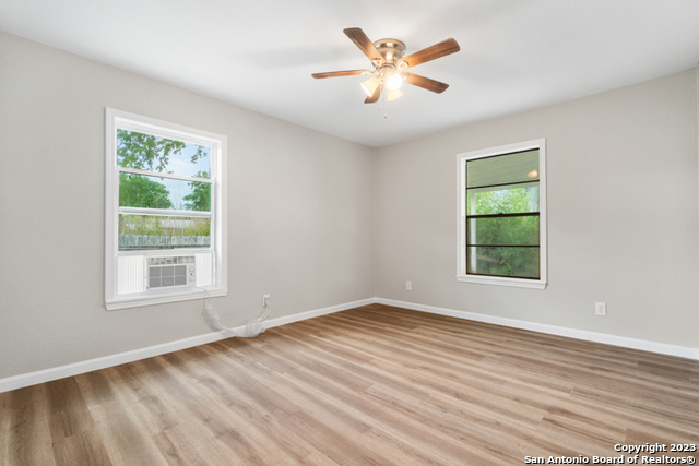 Image 15 of 20 For 407 Lovera Blvd