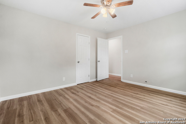 Image 16 of 20 For 407 Lovera Blvd
