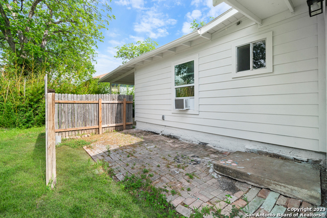 Image 18 of 20 For 407 Lovera Blvd
