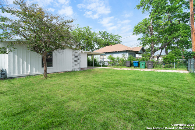 Image 3 of 20 For 407 Lovera Blvd