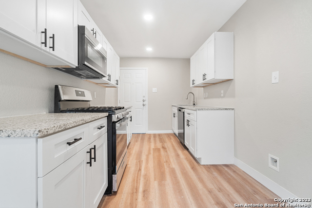 Image 8 of 20 For 407 Lovera Blvd