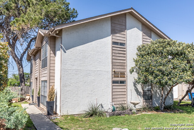 Image 2 of 31 For 10563 Starcrest Dr