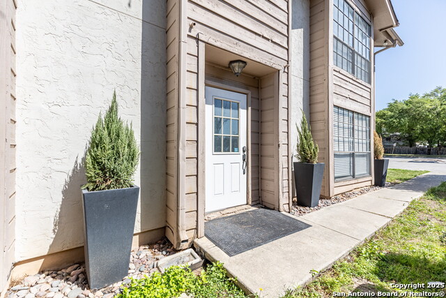 Image 3 of 31 For 10563 Starcrest Dr