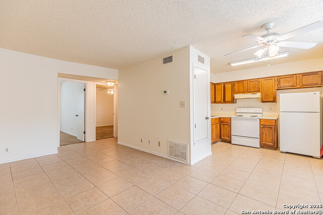 Image 4 of 31 For 10563 Starcrest Dr