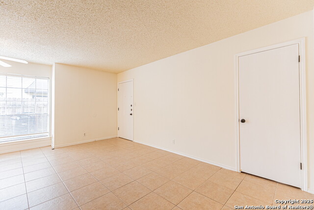 Image 6 of 31 For 10563 Starcrest Dr