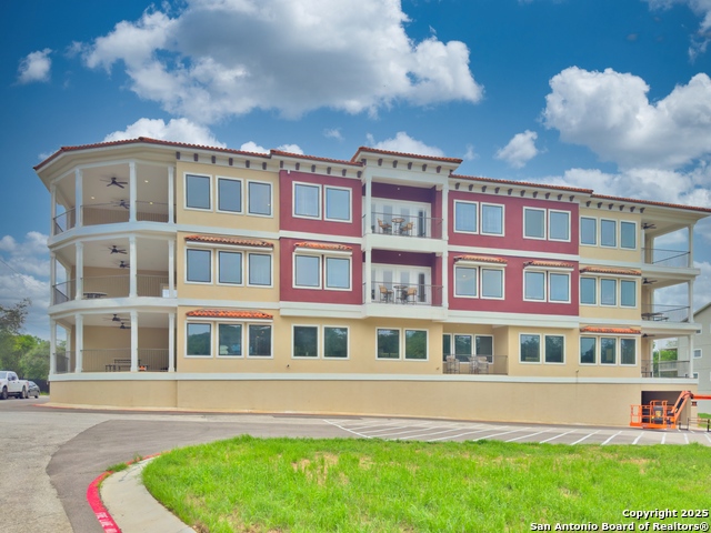 Listing photo id 10 for 640 Mather E