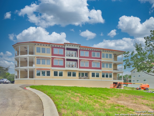 Listing photo id 11 for 640 Mather E