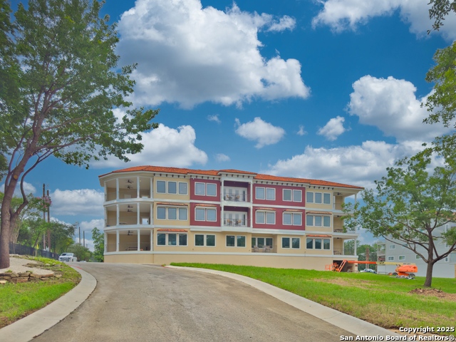 Listing photo id 12 for 640 Mather E