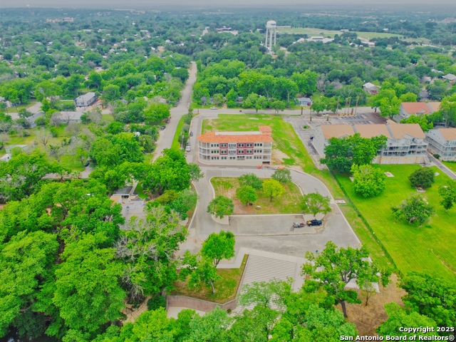 Listing photo id 15 for 640 Mather E