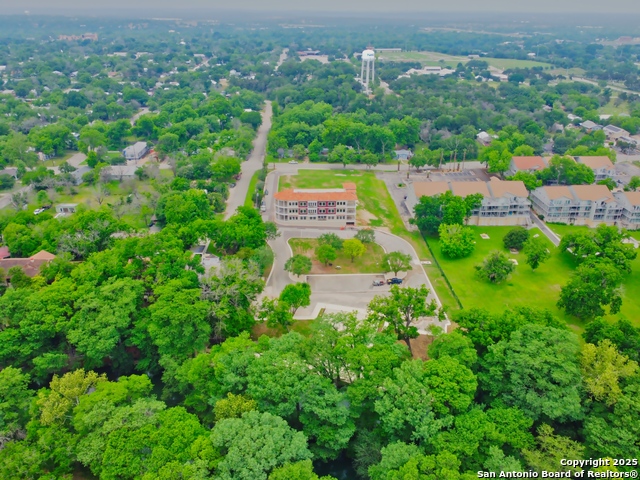 Listing photo id 16 for 640 Mather E