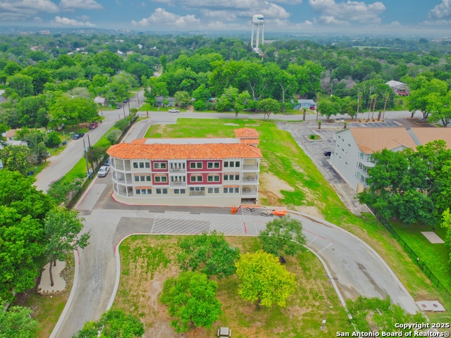 Listing photo id 17 for 640 Mather E