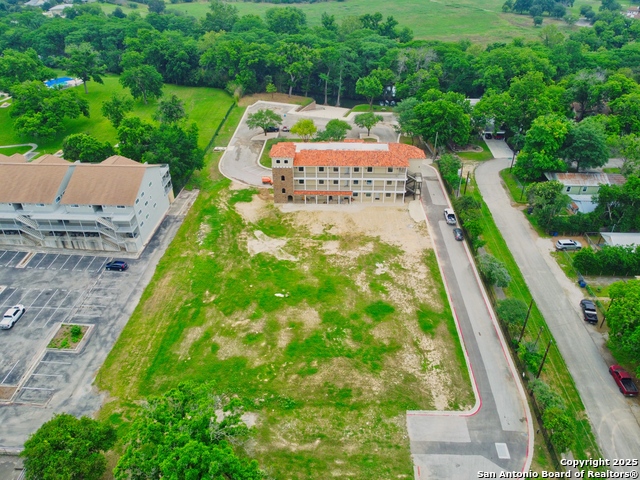 Listing photo id 19 for 640 Mather E