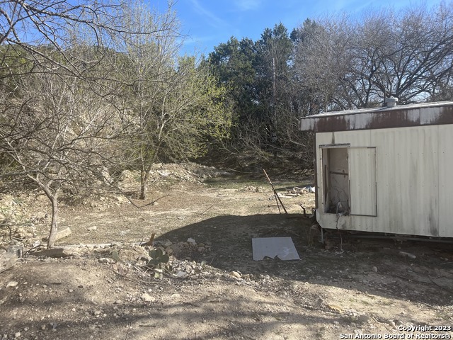 Listing photo id 3 for 147 Alamo Dr