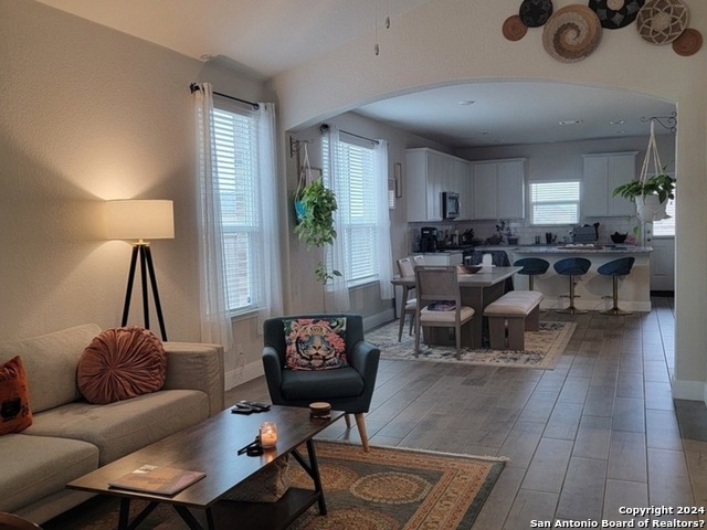 Listing photo id 1 for 609 Steele Shallows
