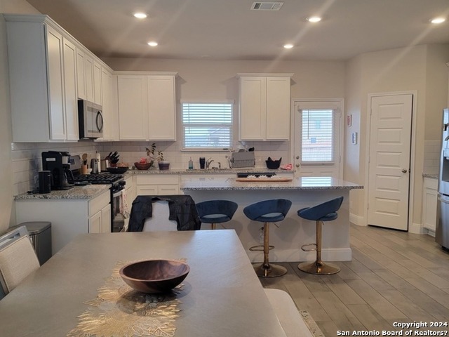 Listing photo id 4 for 609 Steele Shallows