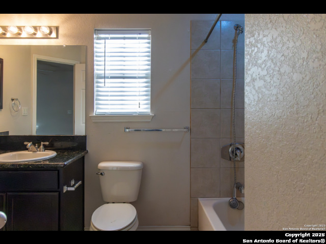 Image 20 of 28 For 1121 Brown Rock Dr.