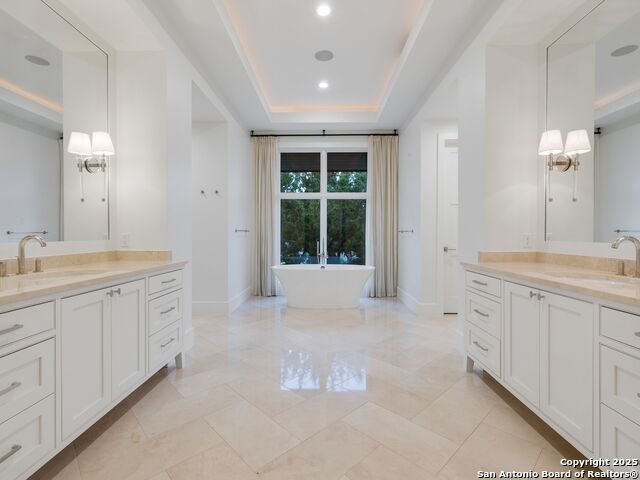 Listing photo id 14 for 4701 Peralta Lane