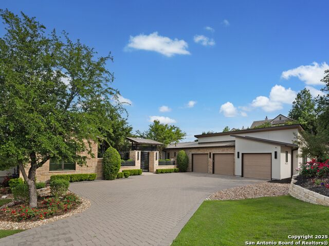 Listing photo id 1 for 4701 Peralta Lane