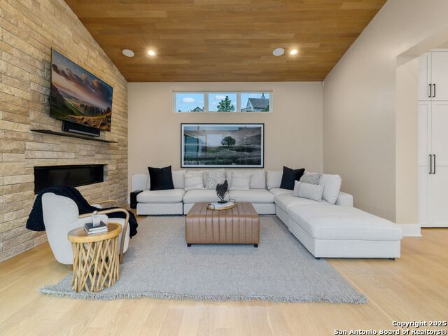 Listing photo id 29 for 4701 Peralta Lane
