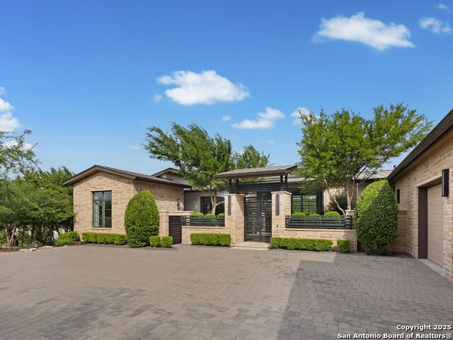 Listing photo id 2 for 4701 Peralta Lane