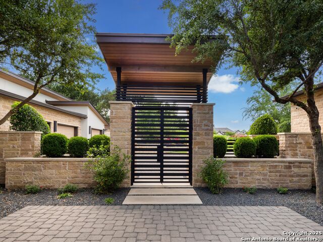 Listing photo id 4 for 4701 Peralta Lane