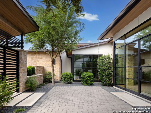 Listing photo id 5 for 4701 Peralta Lane
