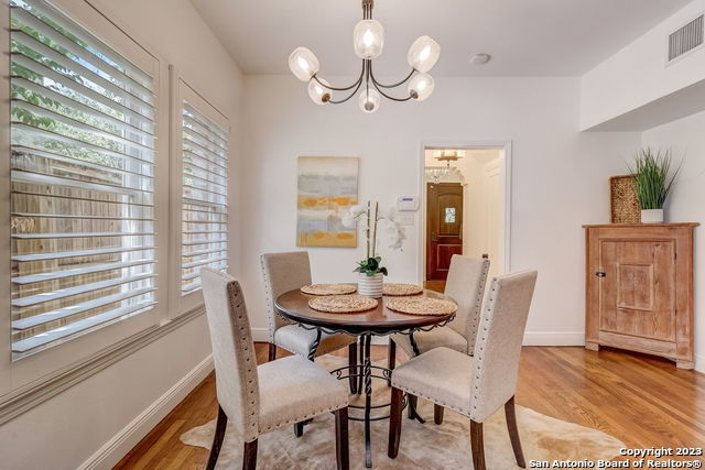Listing photo id 9 for 402 Thelma Dr