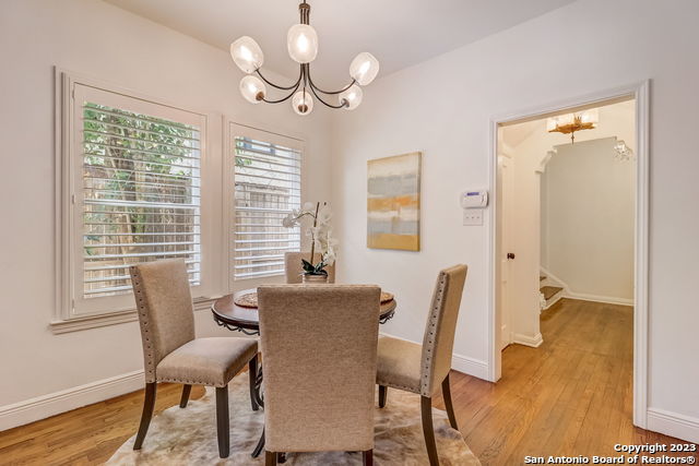 Listing photo id 11 for 402 Thelma Dr