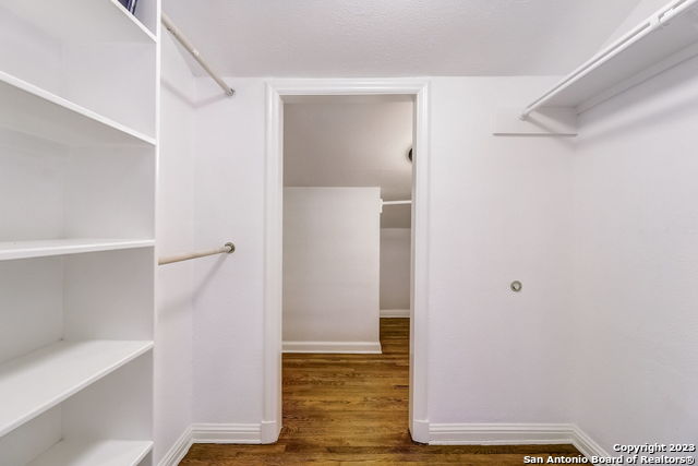 Listing photo id 20 for 402 Thelma Dr