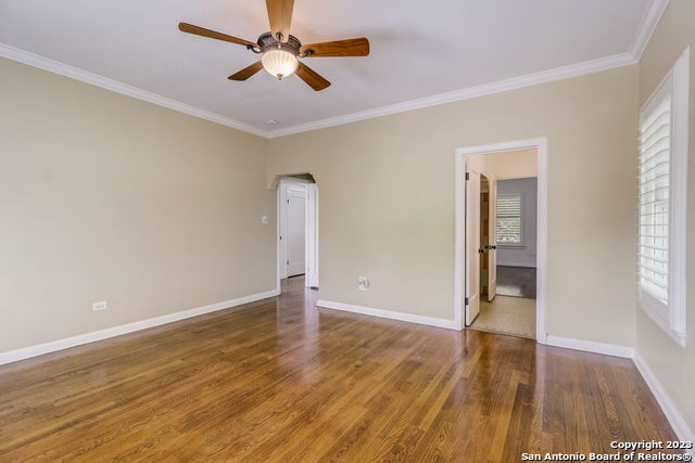 Listing photo id 25 for 402 Thelma Dr