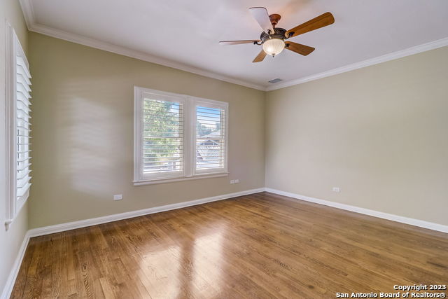 Listing photo id 26 for 402 Thelma Dr
