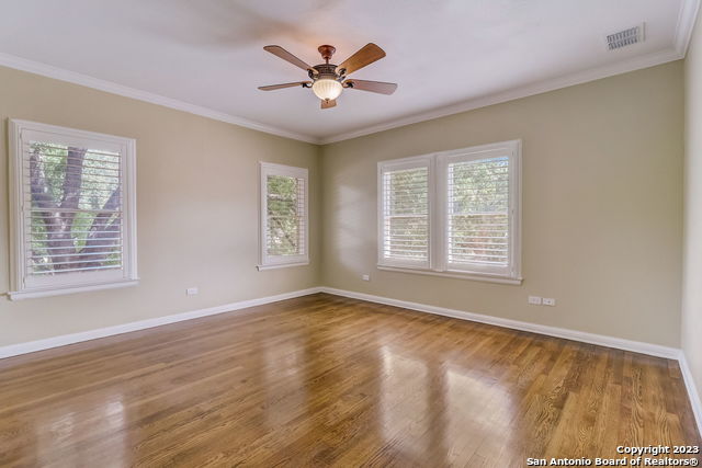 Listing photo id 28 for 402 Thelma Dr