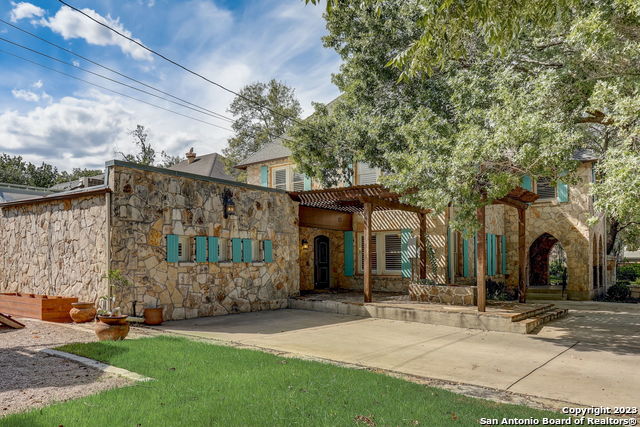 Listing photo id 36 for 402 Thelma Dr