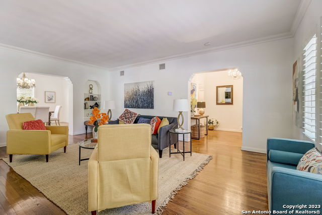 Listing photo id 4 for 402 Thelma Dr