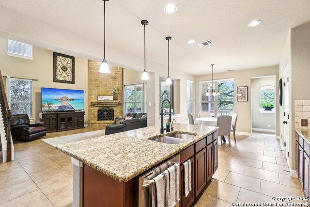 Image 15 of 44 For 11814 Lampasas Trl