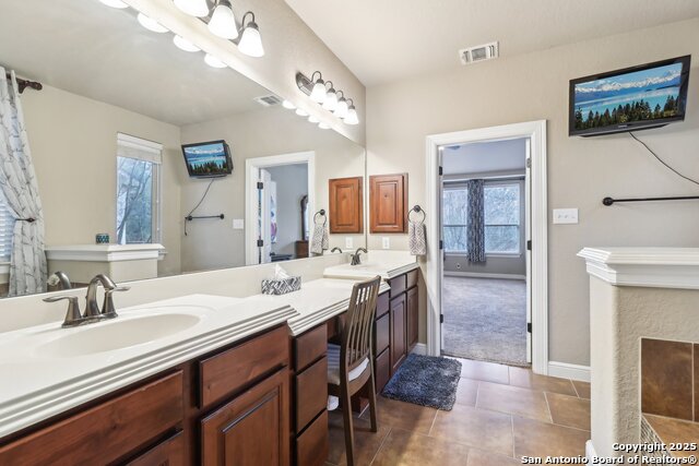 Image 21 of 44 For 11814 Lampasas Trl