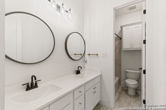 Image 16 of 19 For 2134 Kerrisdale