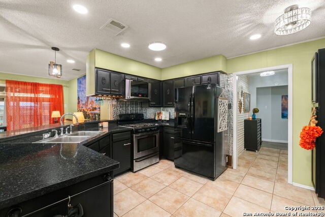 Listing photo id 9 for 5501 Merkens Dr