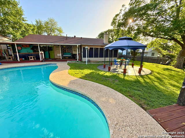 Listing photo id 36 for 5501 Merkens Dr