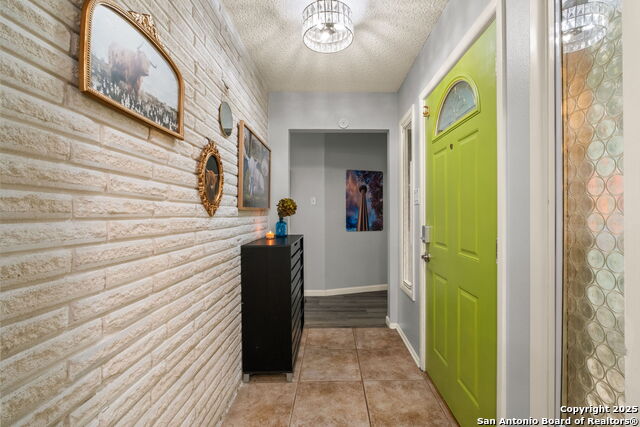 Listing photo id 7 for 5501 Merkens Dr