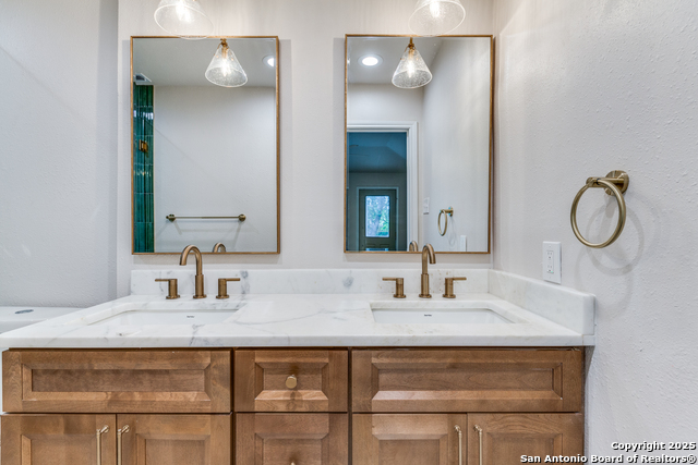 Image 21 of 25 For 9503 Deerbrook