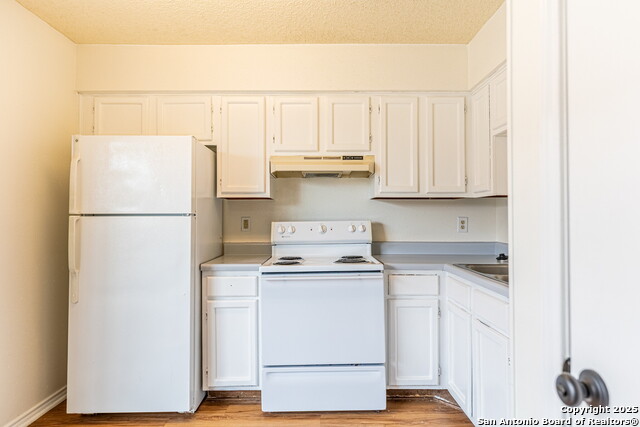 Image 11 of 30 For 10565 Starcrest Dr