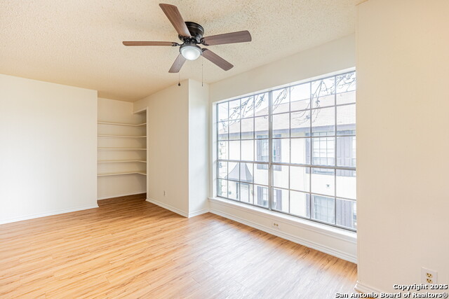 Image 13 of 30 For 10565 Starcrest Dr