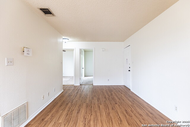 Image 14 of 30 For 10565 Starcrest Dr