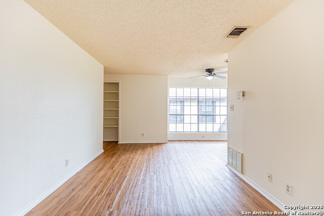 Image 15 of 30 For 10565 Starcrest Dr