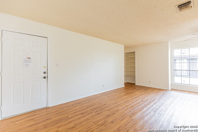 Image 5 of 30 For 10565 Starcrest Dr