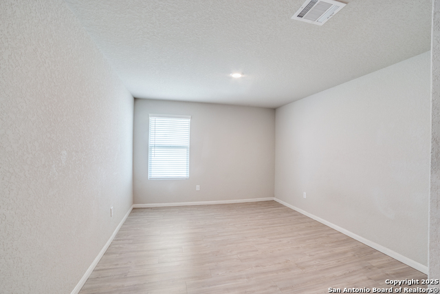 Listing photo id 16 for 950 Albatross Way